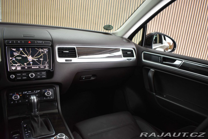 Volkswagen Touareg 3.0 TDI REZERVACE 2015