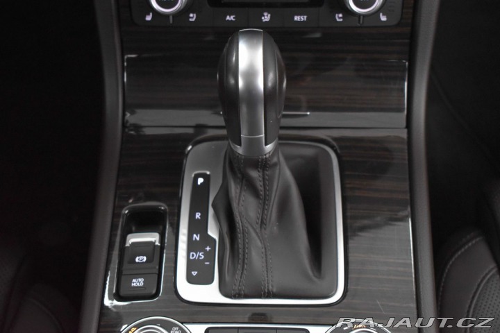 Volkswagen Touareg 3.0 TDI REZERVACE 2015