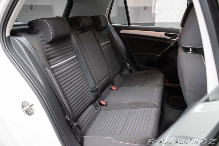 Volkswagen Golf 1.6 TDI REZERVACE 2015
