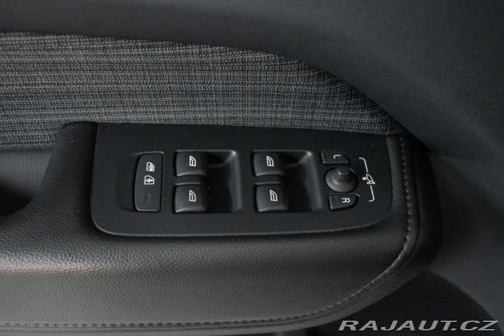 Volvo XC60 B4 ESSENTIAL*TAŽNÉ*KAMERA 2022