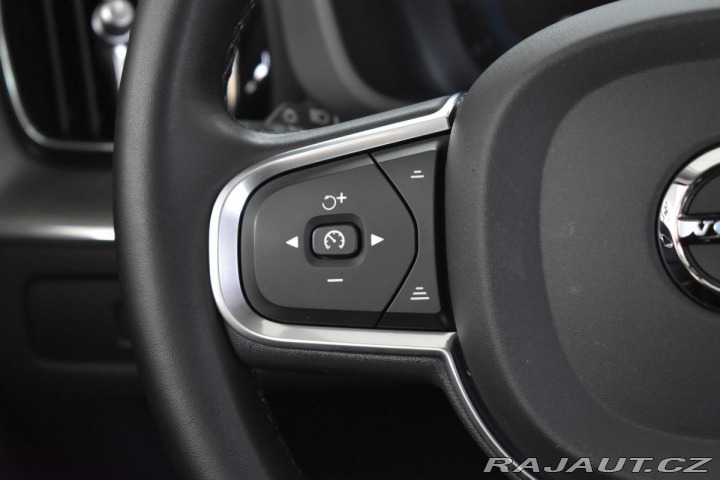 Volvo XC60 B4 ESSENTIAL*TAŽNÉ*KAMERA 2022