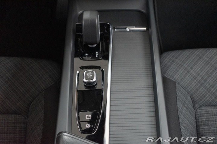 Volvo XC60 B4 ESSENTIAL*TAŽNÉ*KAMERA 2022