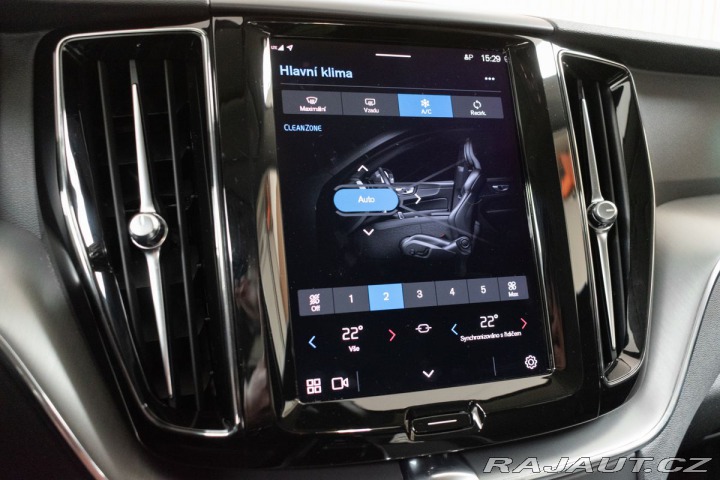 Volvo XC60 B4 ESSENTIAL*TAŽNÉ*KAMERA 2022