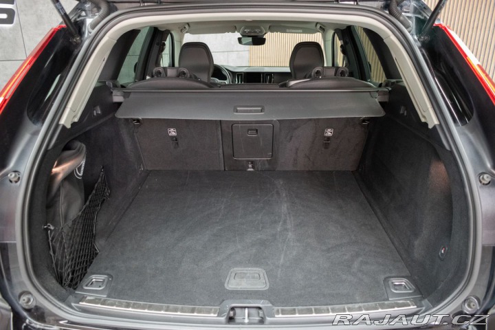 Volvo XC60 B4 ESSENTIAL*TAŽNÉ*KAMERA 2020