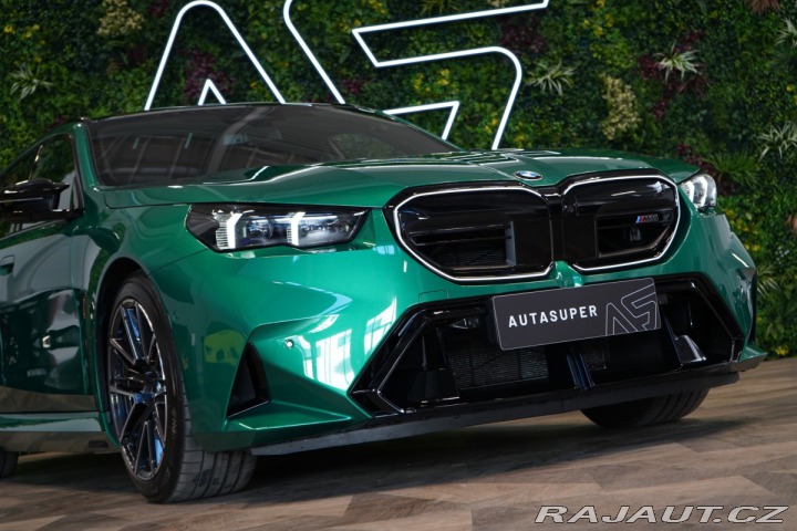 BMW M5 TOURING*PANO*TAŽNÉ*HUD 2025