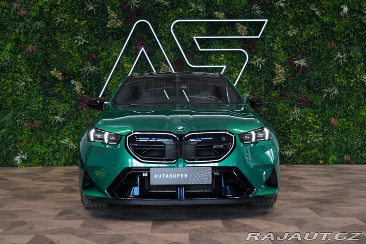 BMW M5 TOURING*PANO*TAŽNÉ*HUD 2025