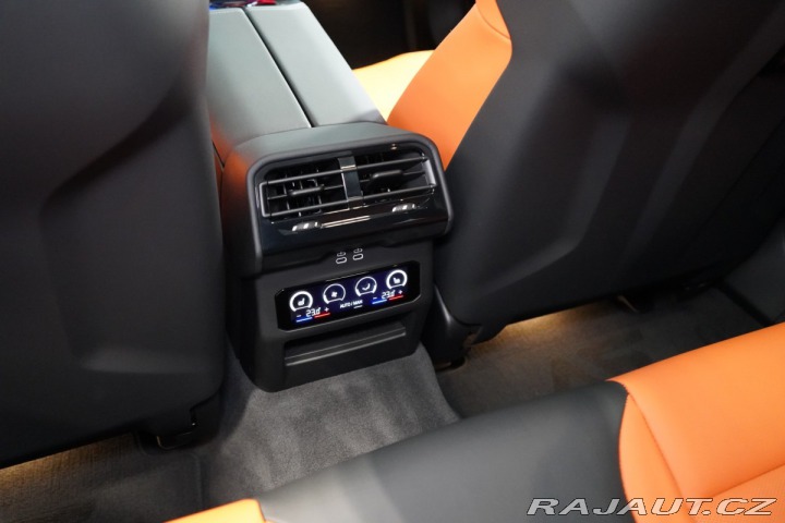 BMW M5 TOURING*PANO*TAŽNÉ*HUD 2025