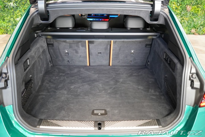 BMW M5 TOURING*PANO*TAŽNÉ*HUD 2025