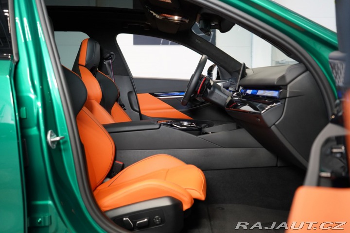 BMW M5 TOURING*PANO*TAŽNÉ*HUD 2025