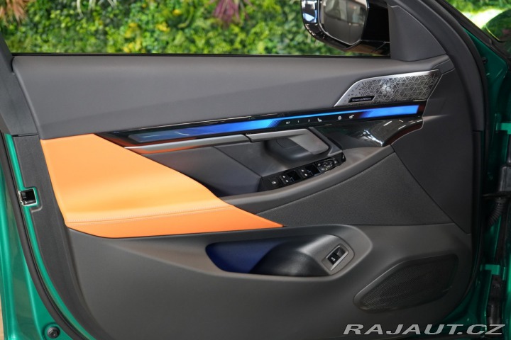 BMW M5 TOURING*PANO*TAŽNÉ*HUD 2025