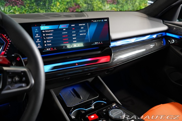 BMW M5 TOURING*PANO*TAŽNÉ*HUD 2025
