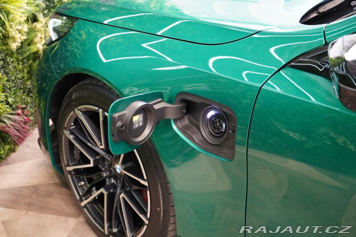 BMW M5 TOURING*PANO*TAŽNÉ*HUD 2025