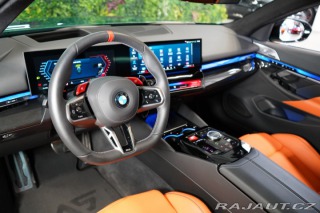 BMW M5 TOURING*PANO*TAŽNÉ*HUD 2025