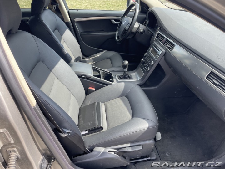 Volvo V70 2,0 d 100kw Momentum Kine 2009