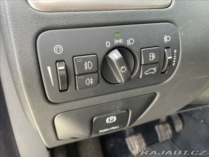 Volvo V70 2,0 d 100kw Momentum Kine 2009