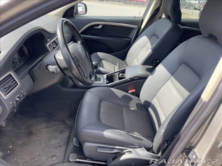 Volvo V70 2,0 d 100kw Momentum Kine 2009