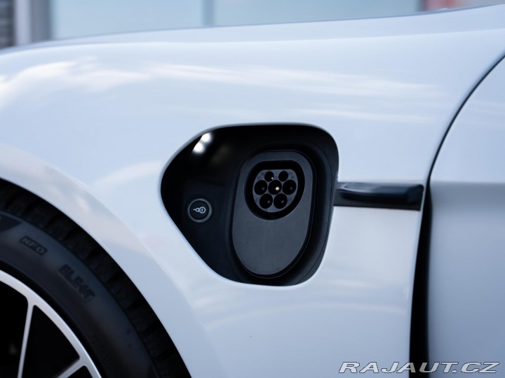 Porsche Taycan Turbo 2020