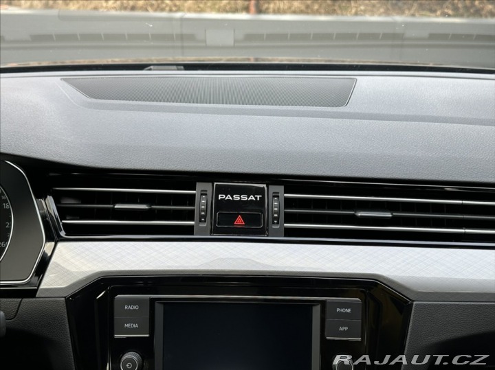 Volkswagen Passat 1,5 TSI 150PS  Business M 2023