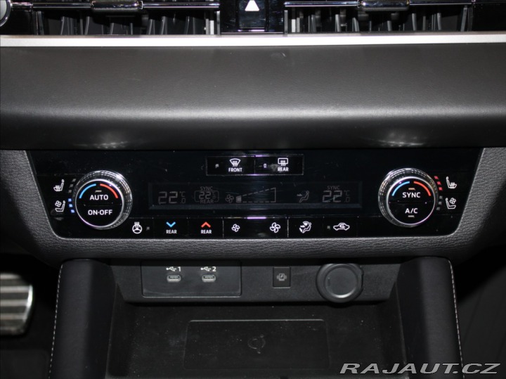 Mitsubishi Outlander 2,4 PHEV AWD Instyle TAŽN 2025