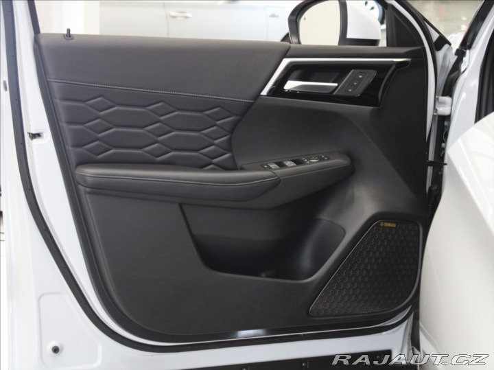 Mitsubishi Outlander 2,4 PHEV AWD Instyle TAŽN 2025