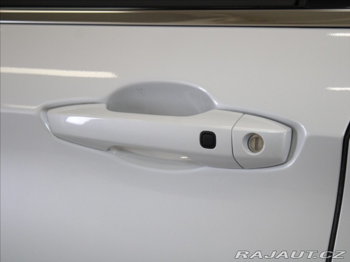 Mitsubishi Outlander 2,4 PHEV AWD Instyle TAŽN 2025