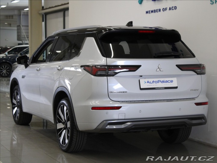 Mitsubishi Outlander 2,4 PHEV AWD Instyle TAŽN 2025