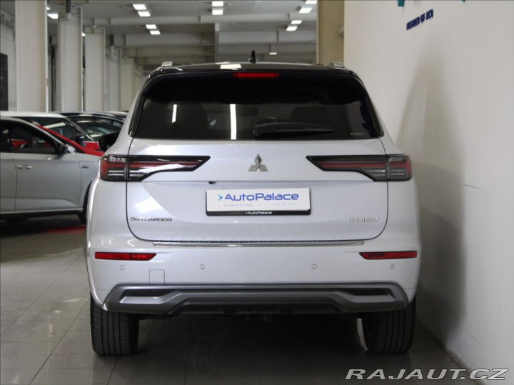 Mitsubishi Outlander 2,4 PHEV AWD Instyle TAŽN 2025