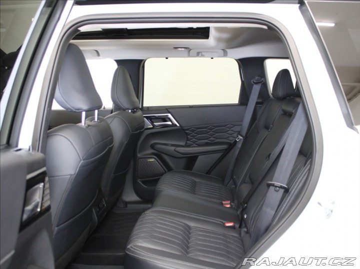 Mitsubishi Outlander 2,4 PHEV AWD Instyle TAŽN 2025