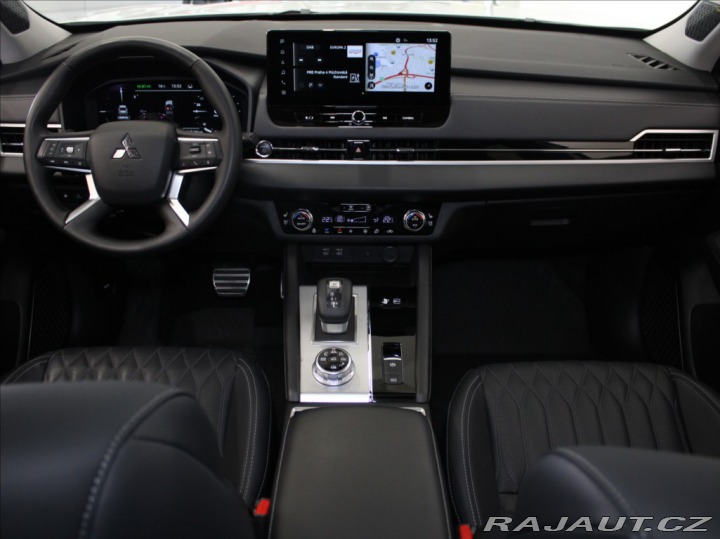 Mitsubishi Outlander 2,4 PHEV AWD Instyle TAŽN 2025