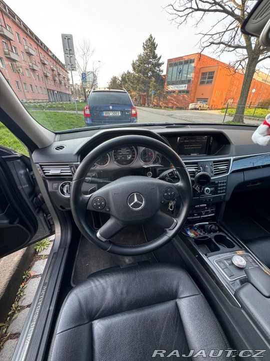 Mercedes-Benz E 3,0   E350 CDI s výbavou 2011