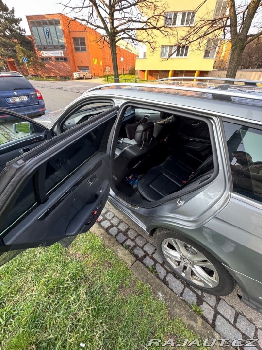 Mercedes-Benz E 3,0   E350 CDI s výbavou 2011