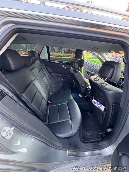 Mercedes-Benz E 3,0   E350 CDI s výbavou 2011