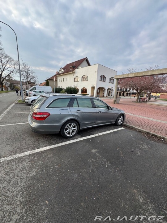 Mercedes-Benz E 3,0   E350 CDI s výbavou 2011