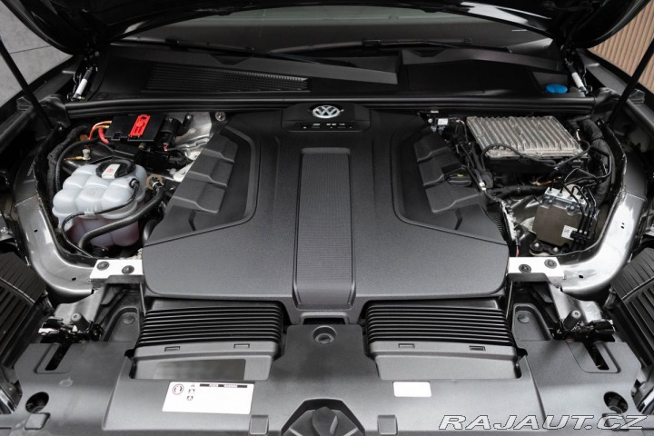 Volkswagen Touareg 3.0TDI R-LINE*TAŽNÉ*WEBAS 2020