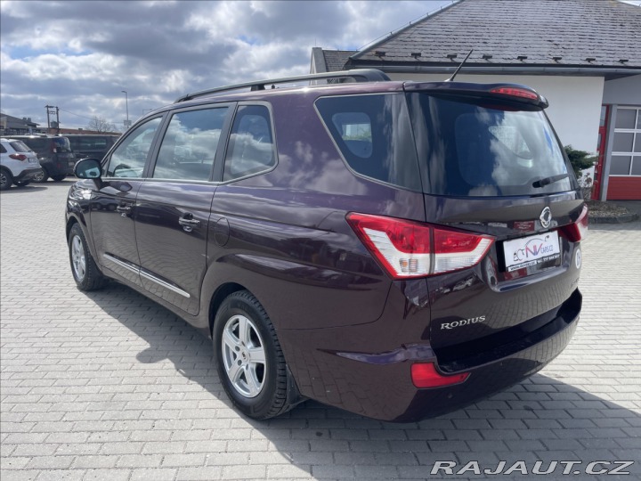 SsangYong Ostatní modely Rodius 2,0 D 114kw 4x4 7mist odp 2014