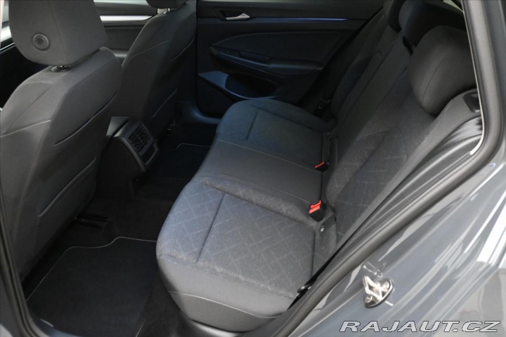 Volkswagen Golf 2,0 TDI 110 kW Life Záruk 2023