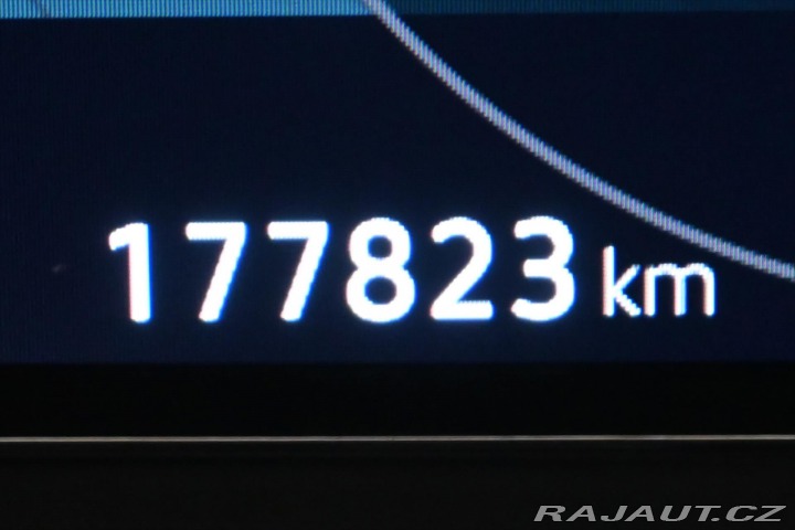 Volkswagen Golf 2,0 TDI 110 kW Life Záruk 2023