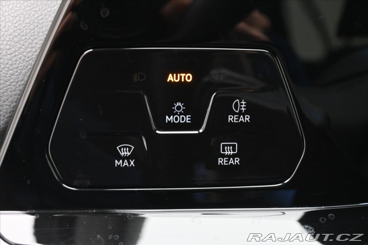 Volkswagen Golf 2,0 TDI 110 kW Life Záruk 2023