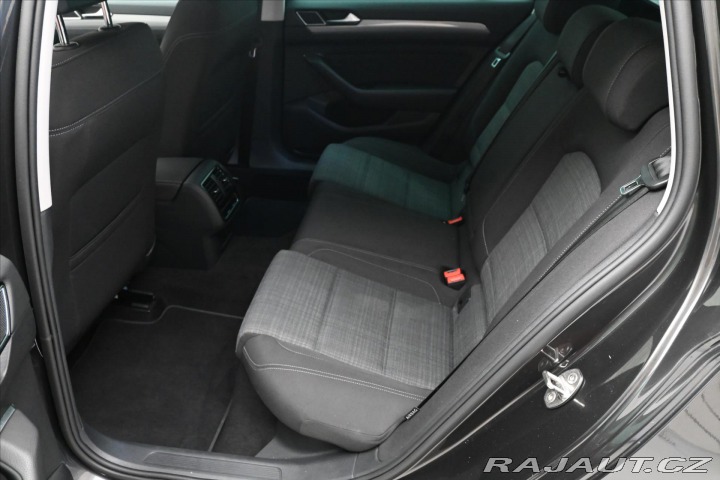 Volkswagen Passat 2,0 TDI 110 kW DSG Busine 2022