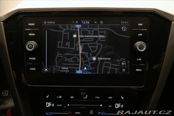 Volkswagen Passat 2,0 TDI 110 kW DSG Busine 2022