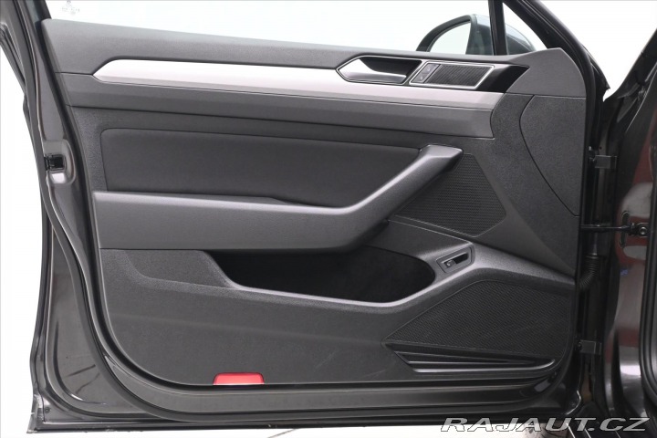 Volkswagen Passat 2,0 TDI 110 kW DSG Busine 2022