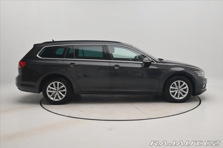 Volkswagen Passat 2,0 TDI 110 kW DSG Busine 2022