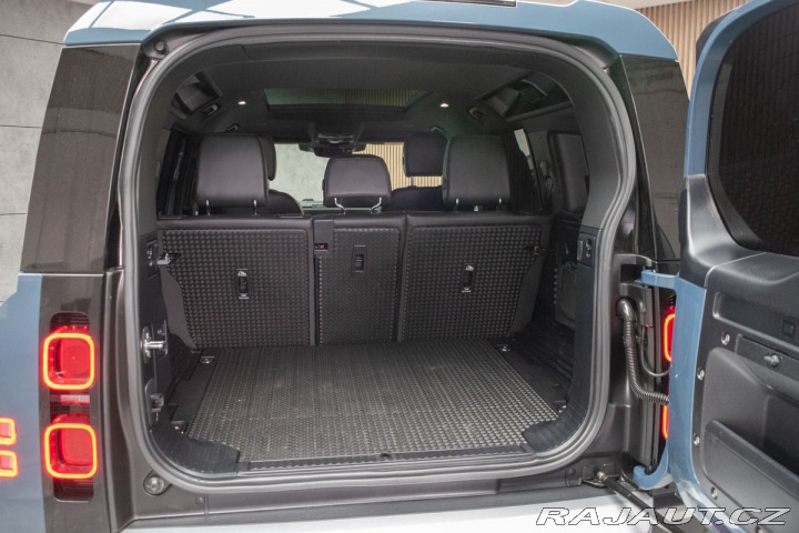 Land Rover Defender 110 D300 SE *ZÁRUKA*TAŽNÉ 2023
