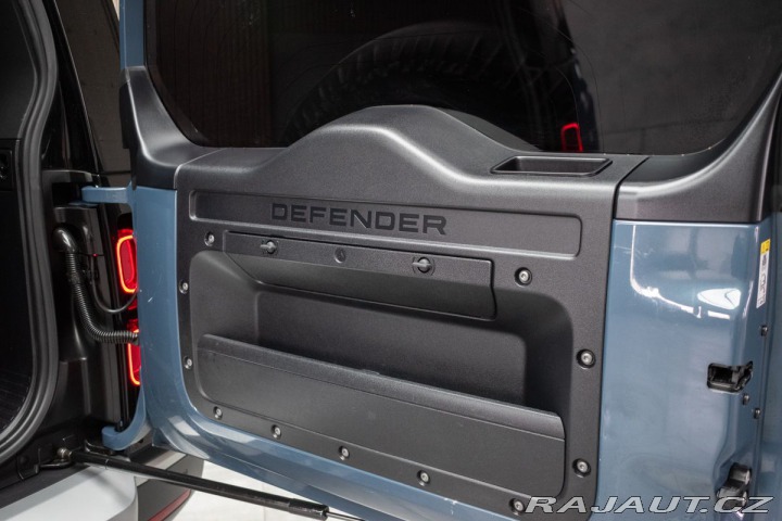 Land Rover Defender 110 D300 *REZERVACE* 2023