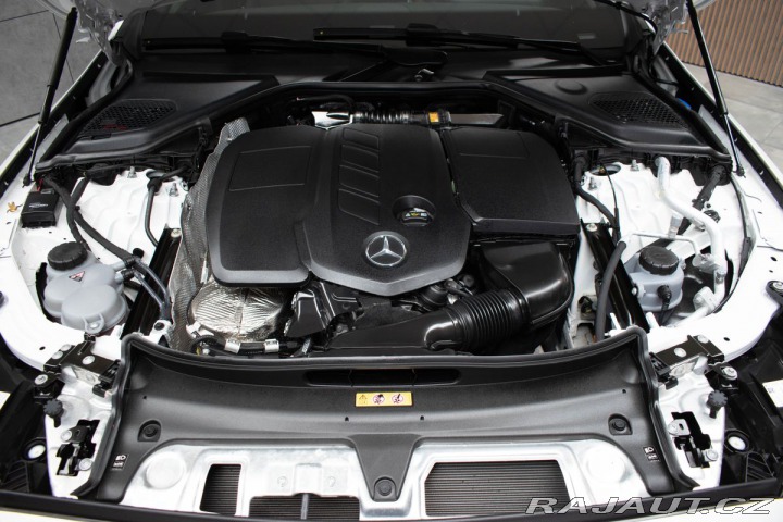 Mercedes-Benz E E 220d AMG*TAŽNÉ*ZÁRUKA*Č 2024
