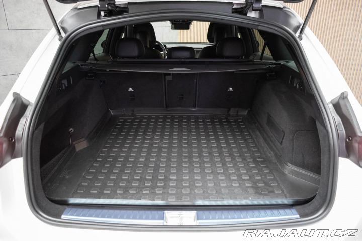 Mercedes-Benz E E 220d AMG*TAŽNÉ*ZÁRUKA*Č 2024