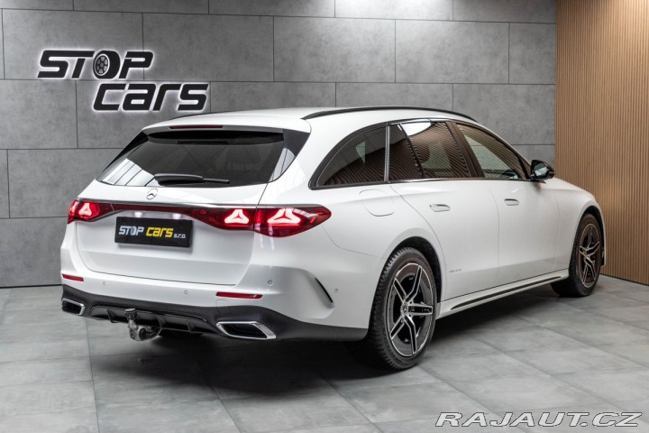 Mercedes-Benz E E 220d AMG*TAŽNÉ*ZÁRUKA*Č 2024