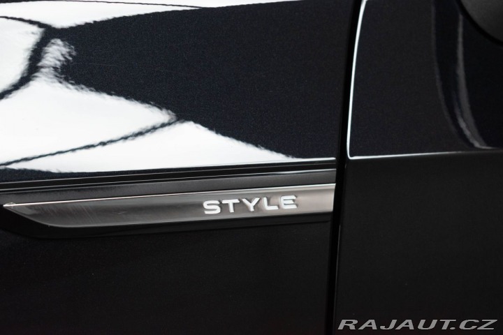 Volkswagen Golf 1.5 TSI STYLE*2xPNEU*DPH* 2023