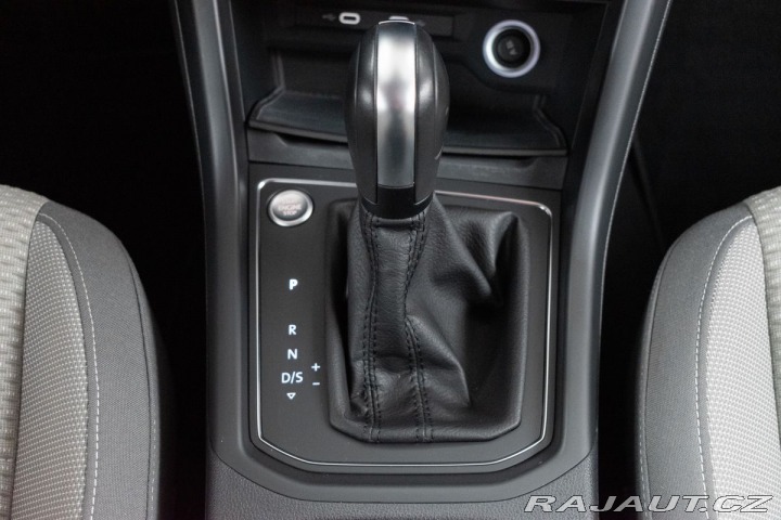 Volkswagen Touran 2.0 TDI WEBASTO*7.MÍST*ČR 2023