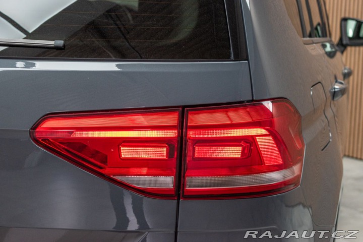 Volkswagen Touran 2.0 TDI WEBASTO*7.MÍST*ČR 2023